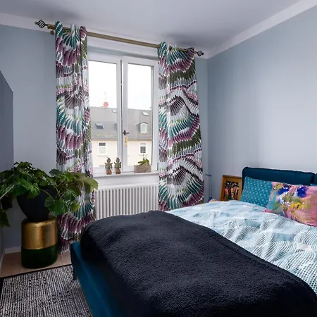 Luxus 5 Zi-wohnung + Balkon In Top-lage Ffm+klima Lägenhet *